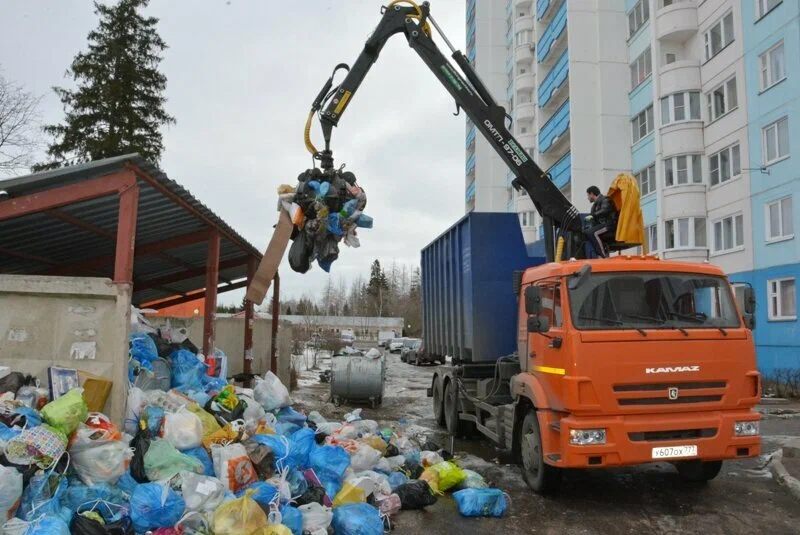 Вывоз бытового мусора в Шахтах с погрузкой в октябре