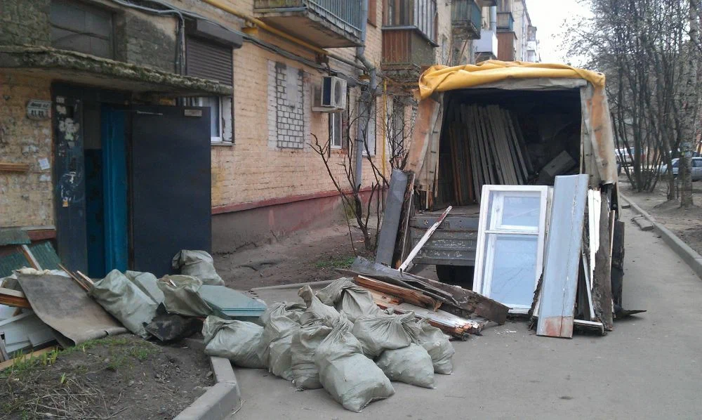 Вывоз мусора после ремонта в Шахтах от ПроМусор — цены от 4884 руб., быстро и недорого