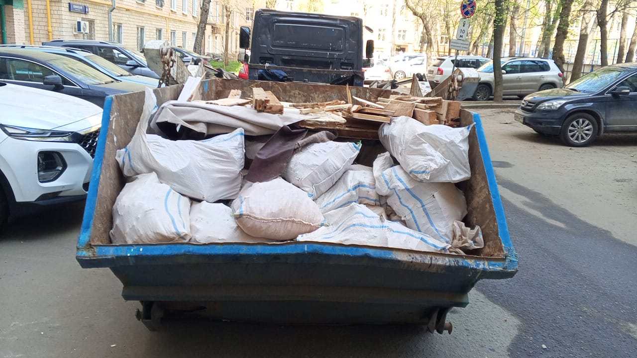 Вывоз мусора из магазина в Шахтах в октябре