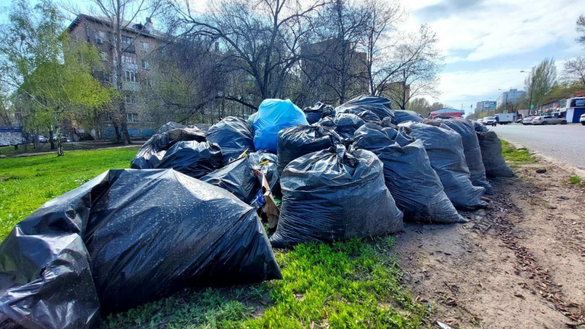 Вывоз и утилизация мусора после субботника в Шахтах в октябре