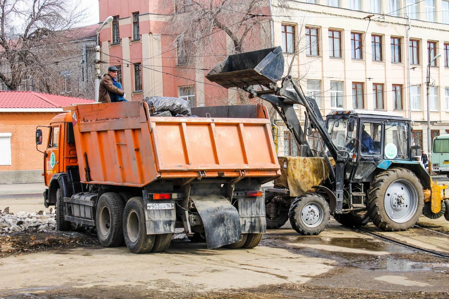 Вывоз мусора Камазом в Шахтах – аренда и заказ Камаза 10 тонн от 2550 руб. в ПроМусор