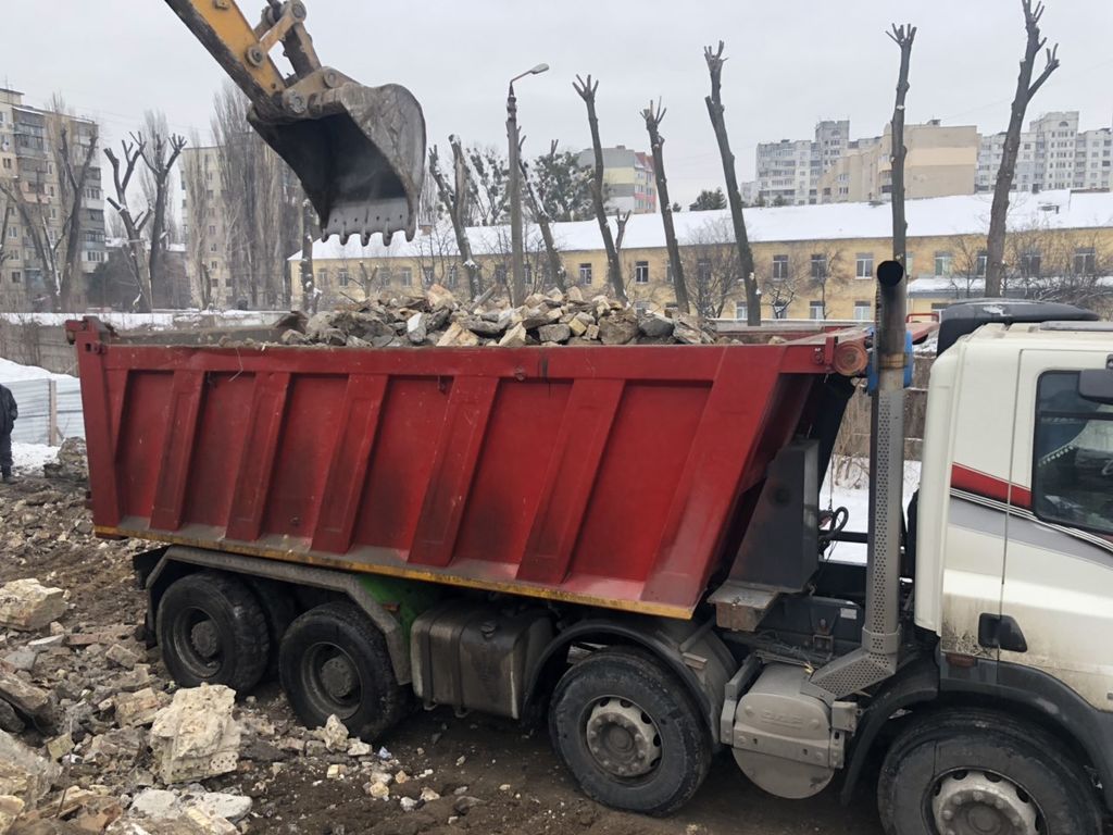Вывоз мусора Камазом в Шахтах в октябре