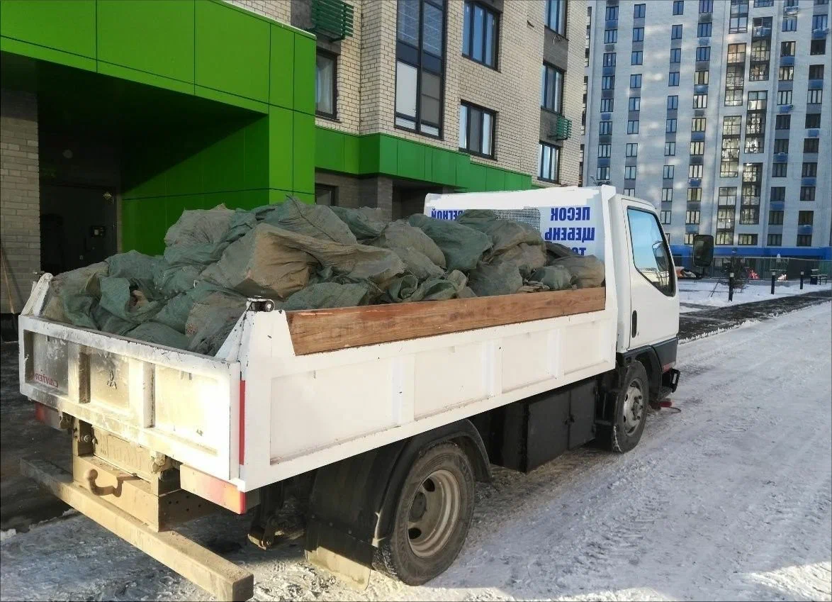 Вывоз мусора грузовым фургоном 3 тонны в Шахтах — цена от 1465 руб., ПроМусор