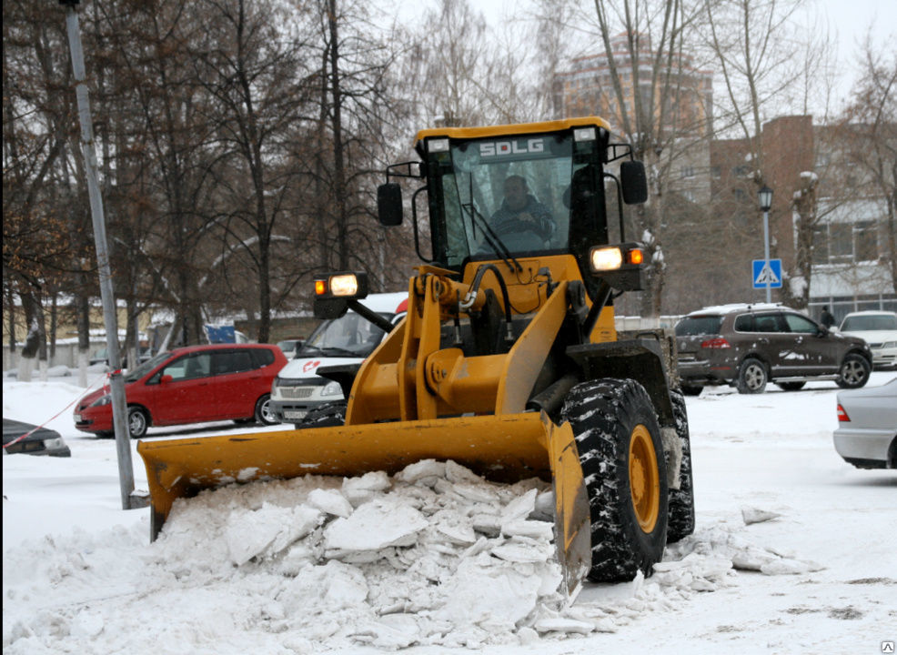 Аренда трактора для уборки снега в Шахтах от ПроМусор – цена от 1085 руб., быстро и недорого