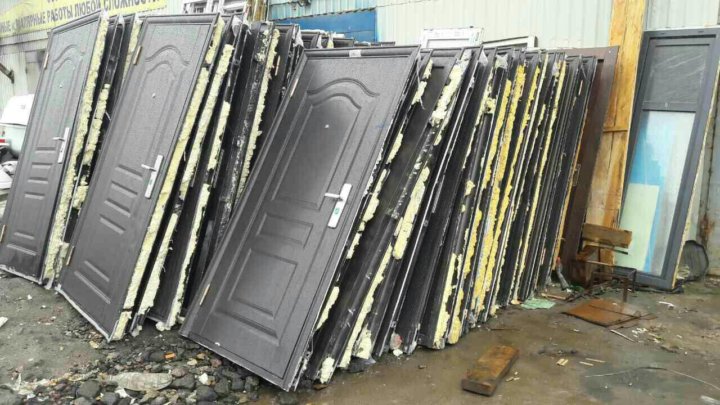 Вывоз металлических дверей с утилизацией в Шахтах в октябре