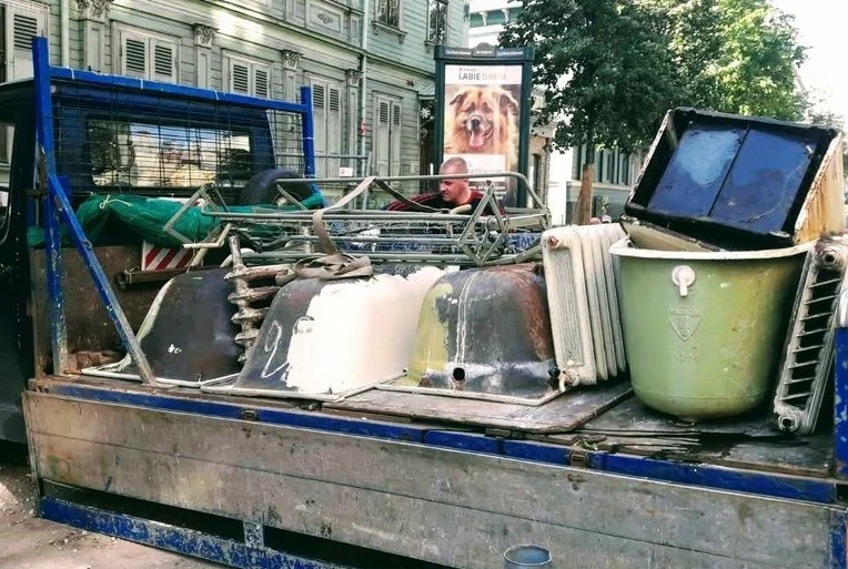 Вывоз старой сантехники в Шахтах от ПроМусор: быстро, недорого от 597 руб., утилизация и грузчики