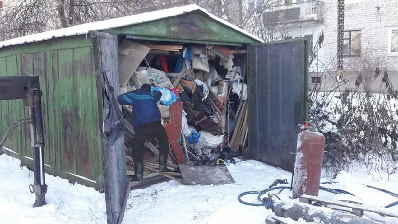 Вывоз мусора из гаража с гарантией чистоты в Шахтах в октябре