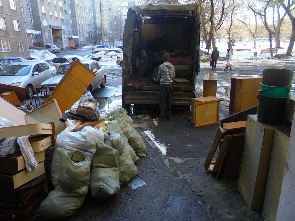 Вывоз мусора из подвала с утилизацией в Шахтах в октябре