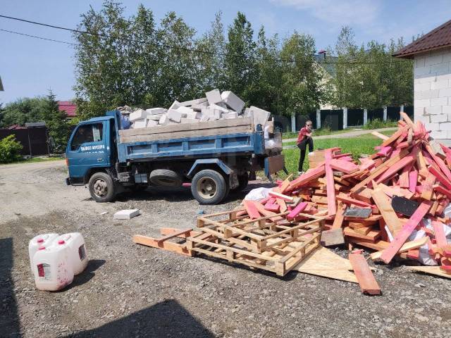 Вывоз мусора с чердака в Шахтах в октябре