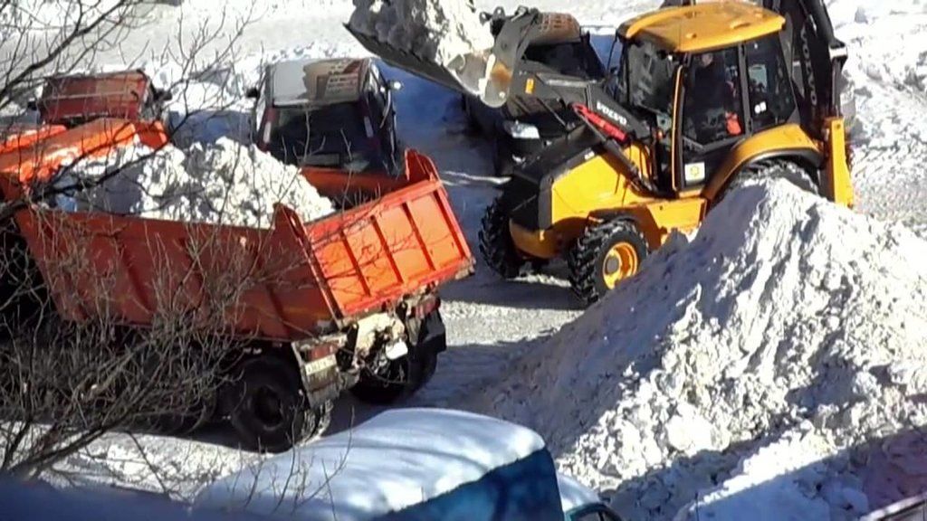 Вывоз снега с погрузкой в Шахтах для организаций и частных лиц в октябре