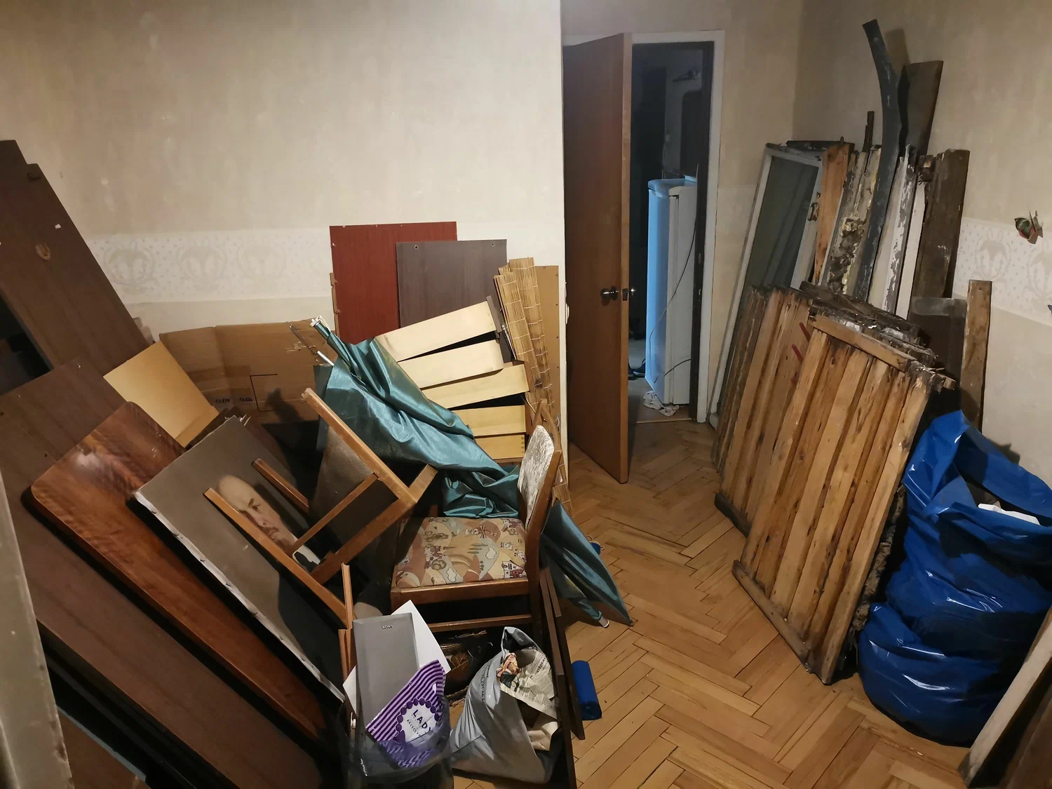 Демонтаж мебели с вывозом и утилизацией в Шахтах в октябре