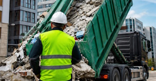 Вывоз строительного мусора в Шахтах: услуги лицензированной компании — ПроМусор